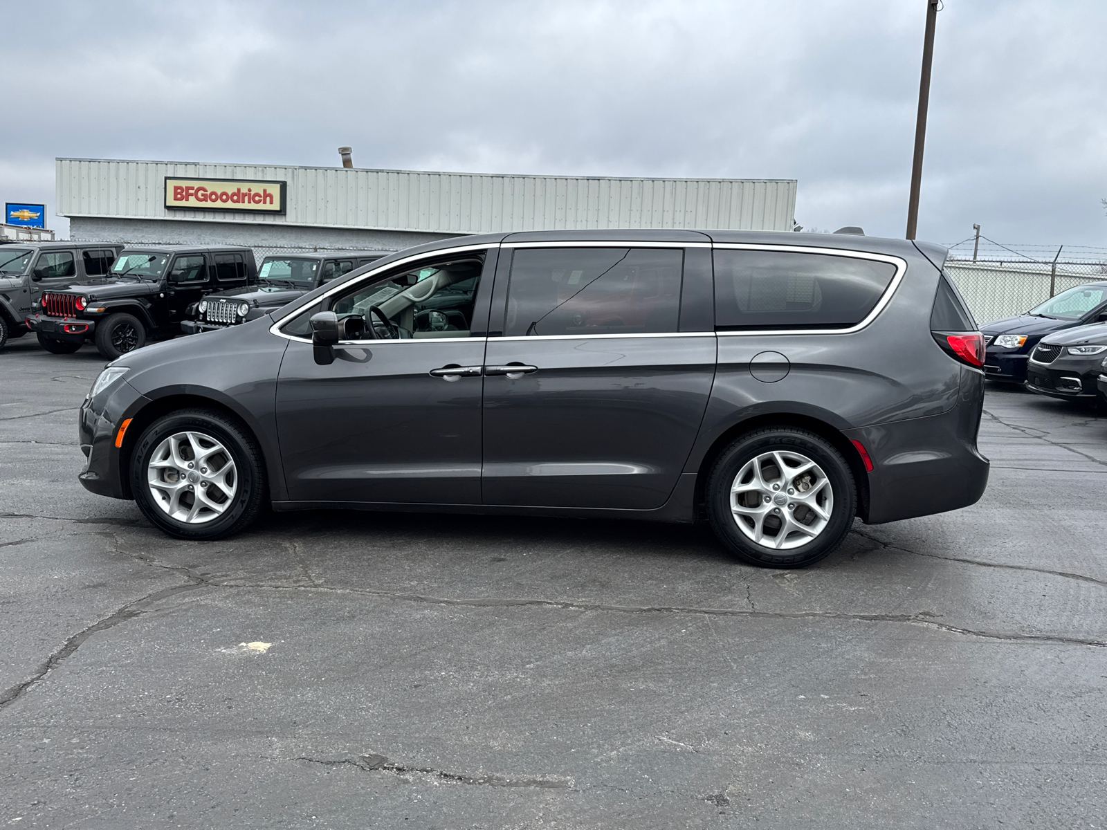 2018 CHRYSLER PACIFICA Touring Plus 3