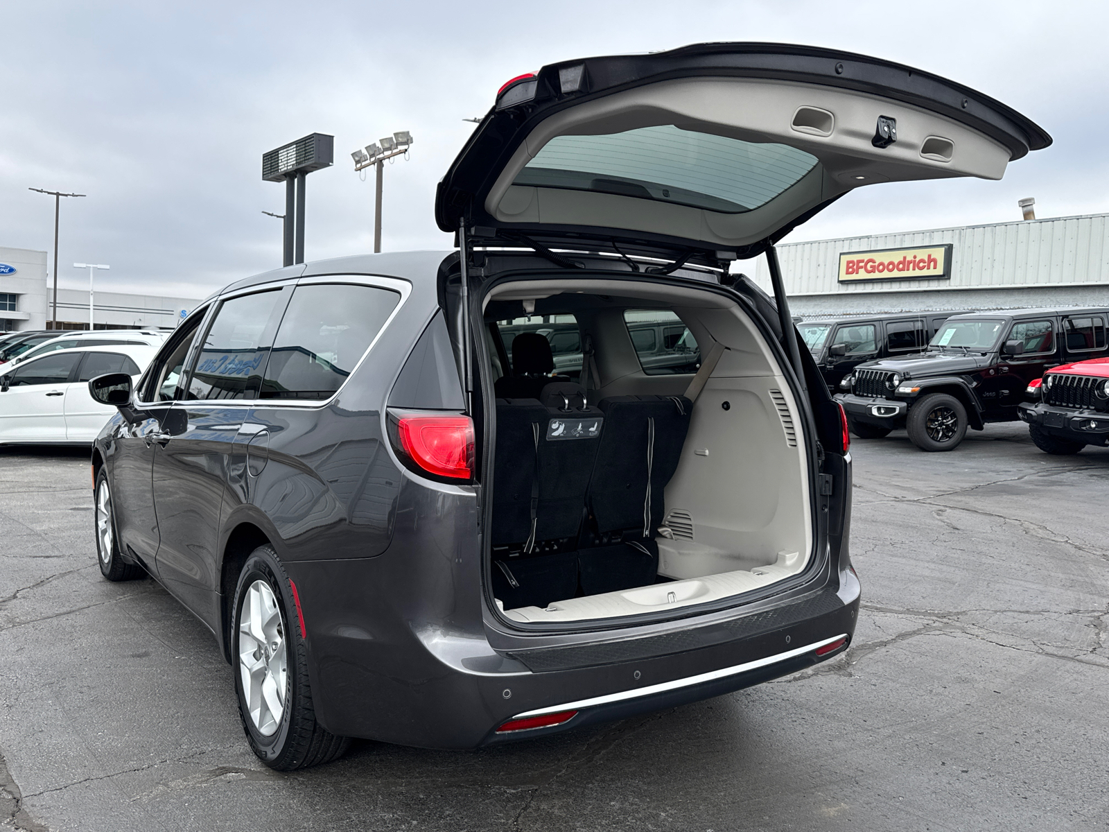 2018 CHRYSLER PACIFICA Touring Plus 18