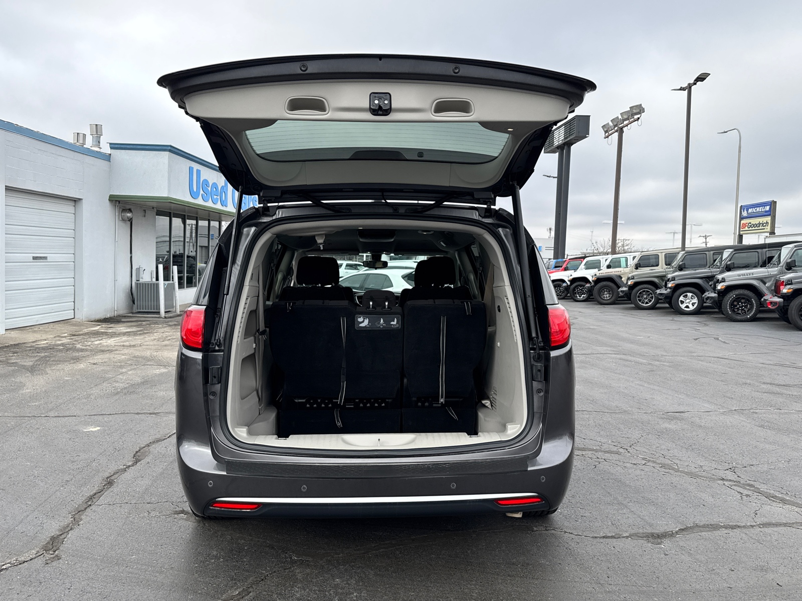 2018 CHRYSLER PACIFICA Touring Plus 19