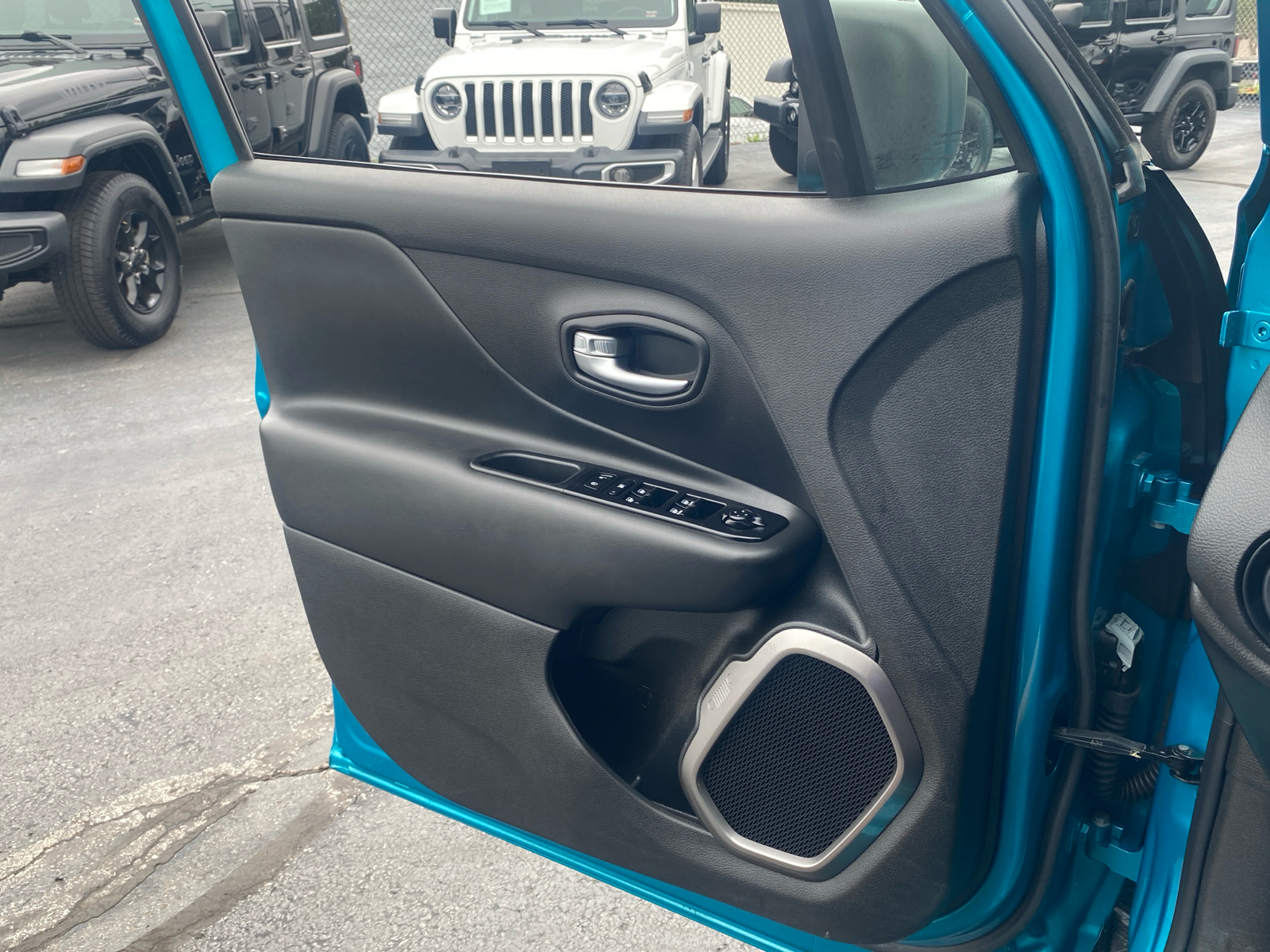 2022 JEEP RENEGADE Latitude 17