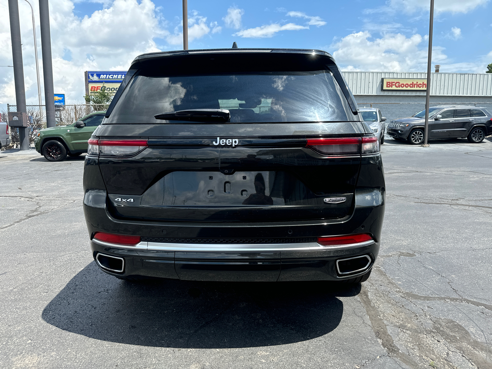 2023 JEEP GRAND CHEROKEE Summit 4