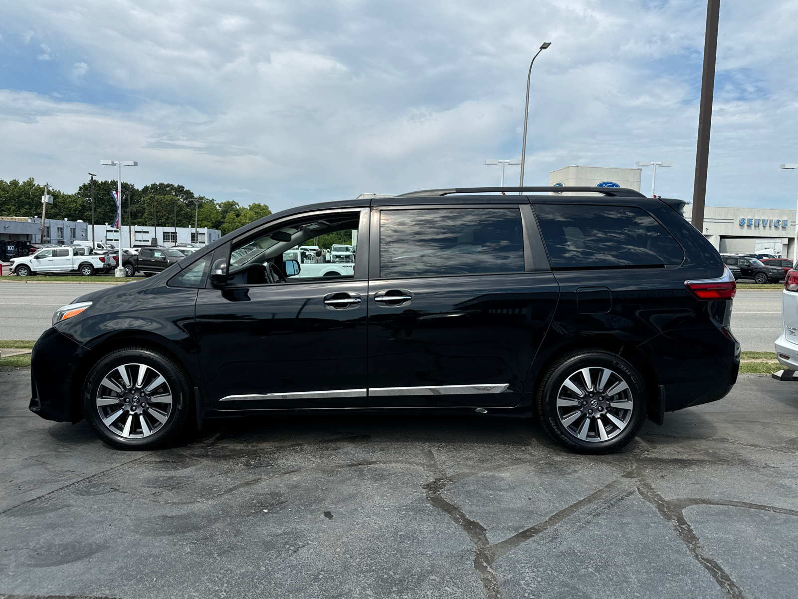 2020 TOYOTA SIENNA Limited Premium 3