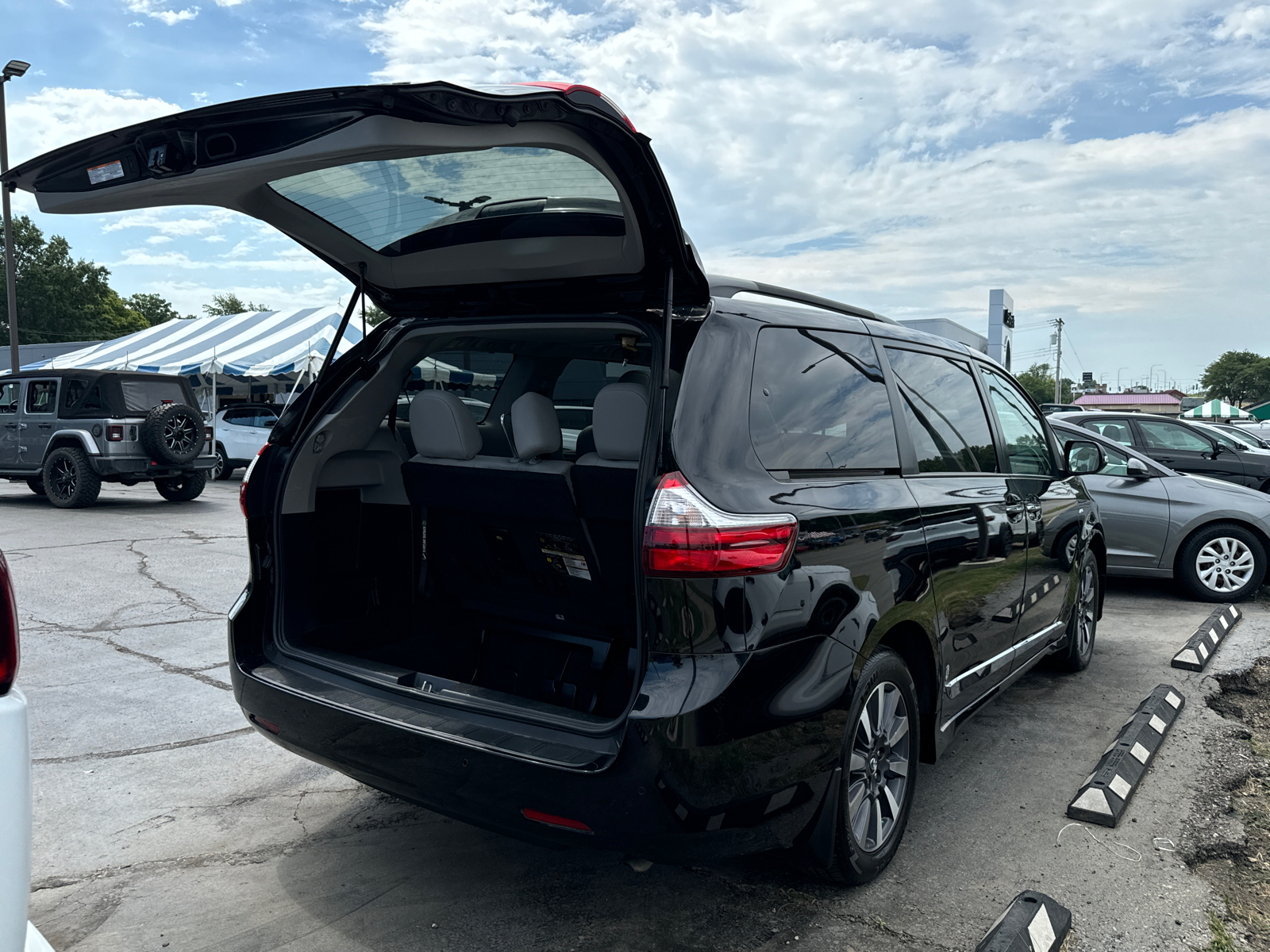 2020 TOYOTA SIENNA Limited Premium 17