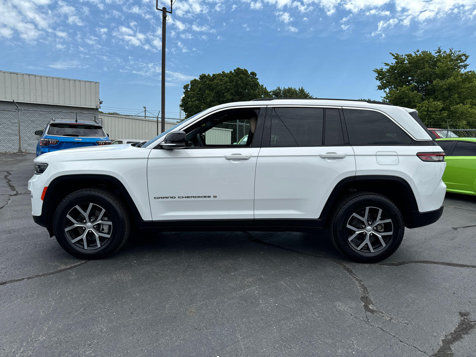 2023 JEEP GRAND CHEROKEE Limited 3