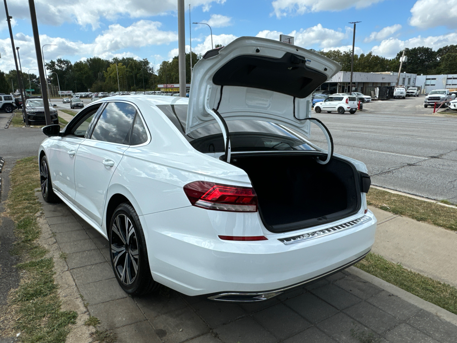 2022 VOLKSWAGEN PASSAT 2.0T SE 18