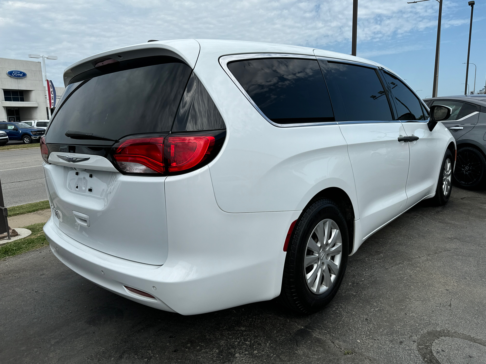 2020 CHRYSLER VOYAGER L 5