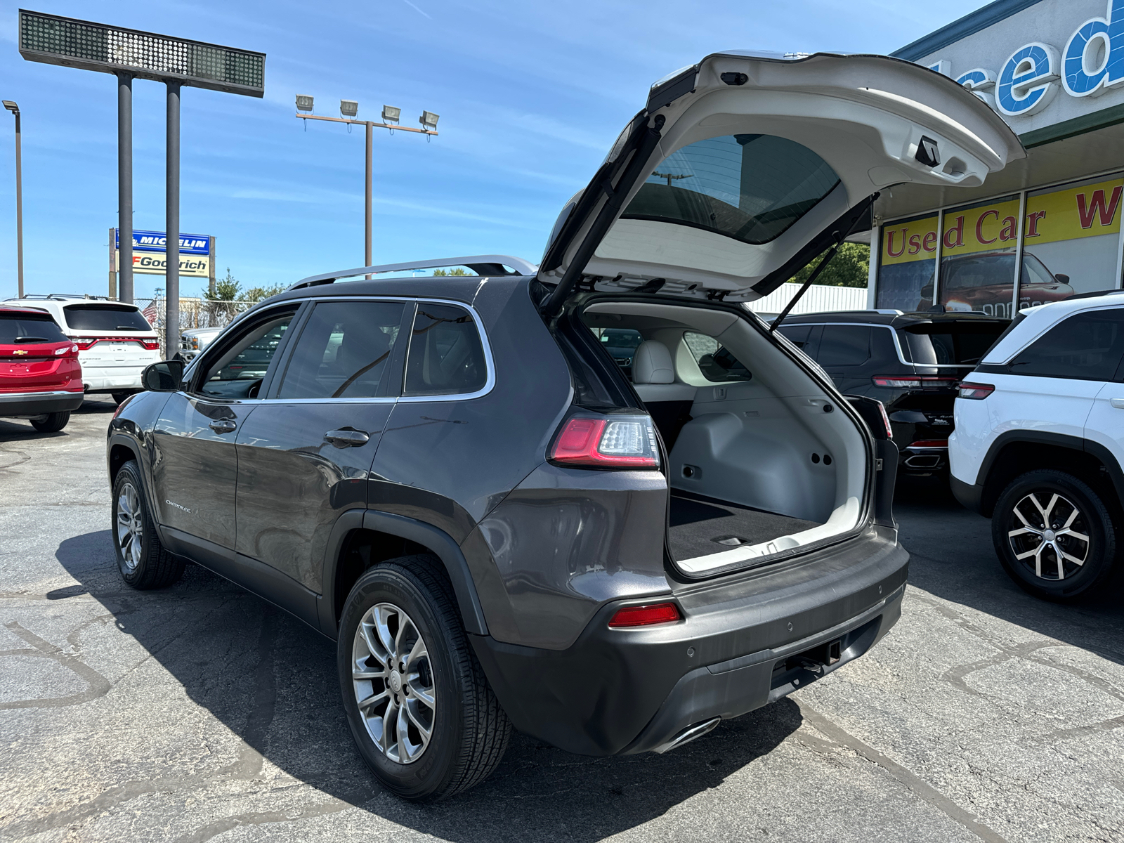 2021 JEEP CHEROKEE Latitude Lux 17