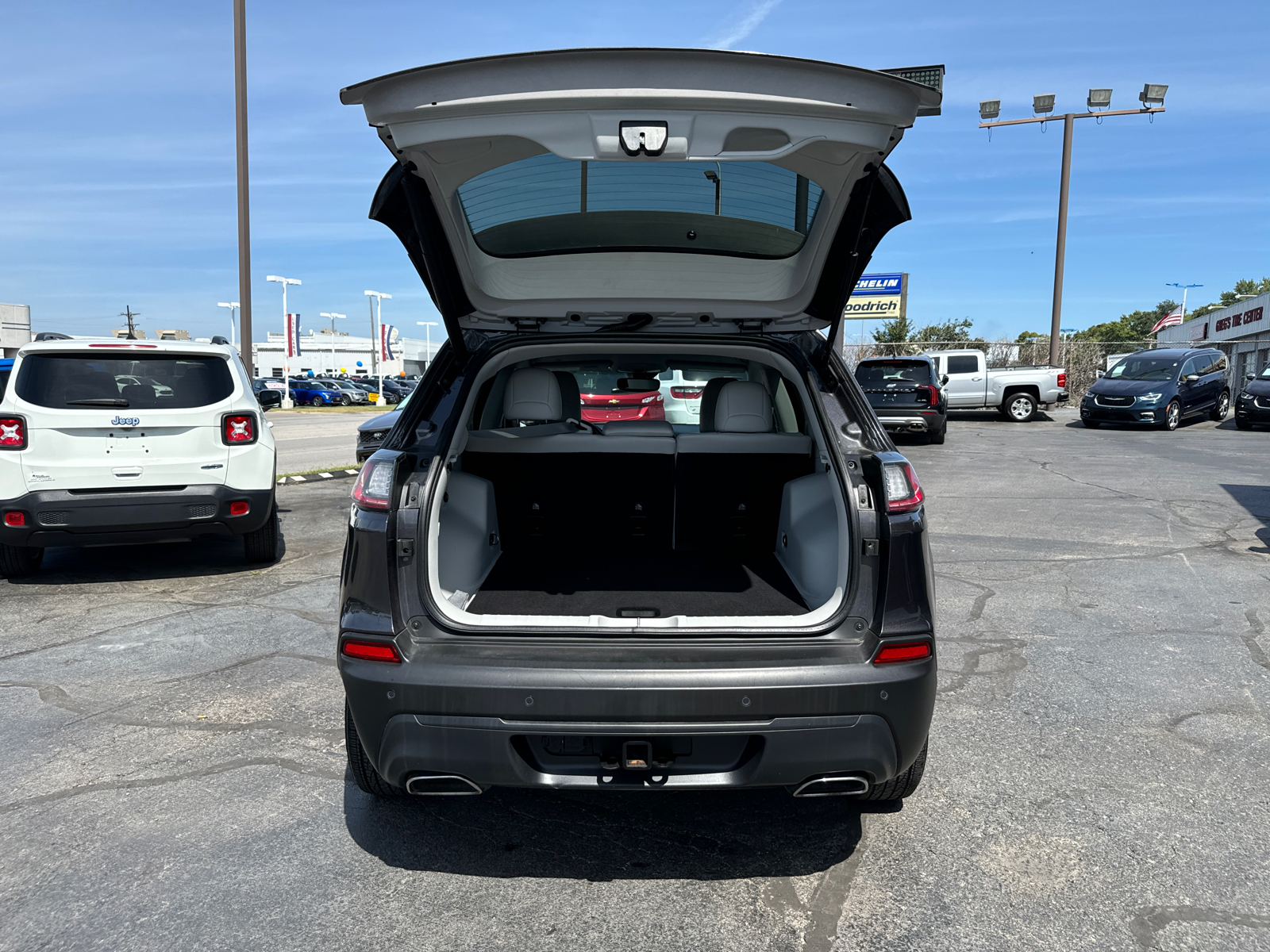 2021 JEEP CHEROKEE Latitude Lux 18