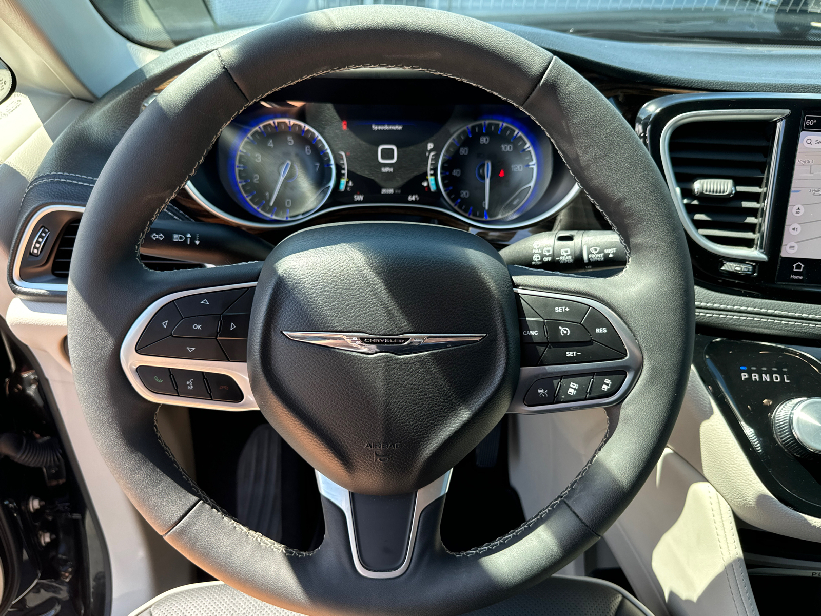 2023 CHRYSLER PACIFICA Limited 15