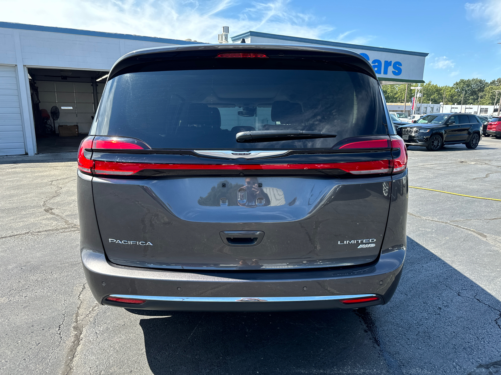 2023 CHRYSLER PACIFICA Limited 3