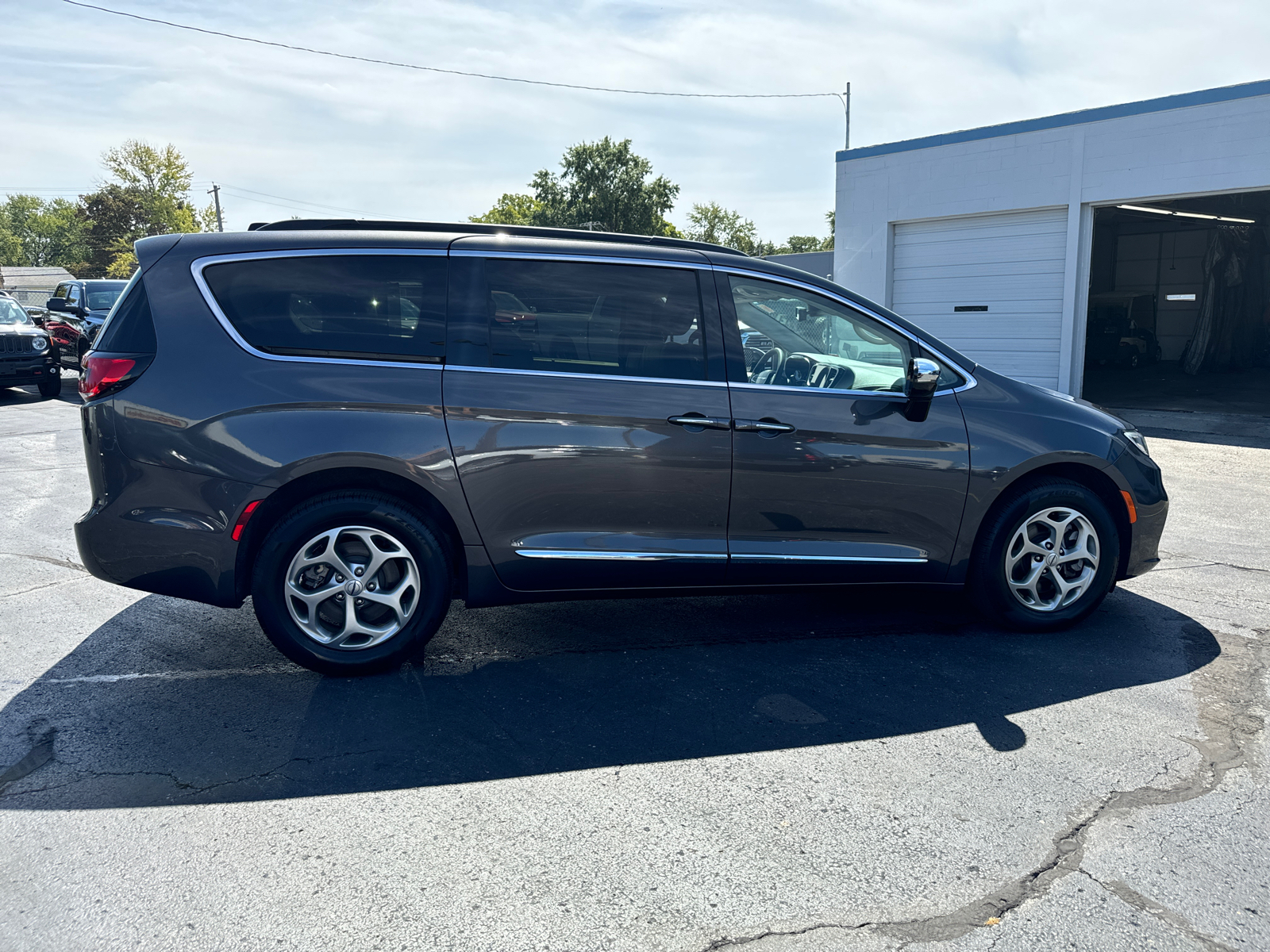 2023 CHRYSLER PACIFICA Limited 4