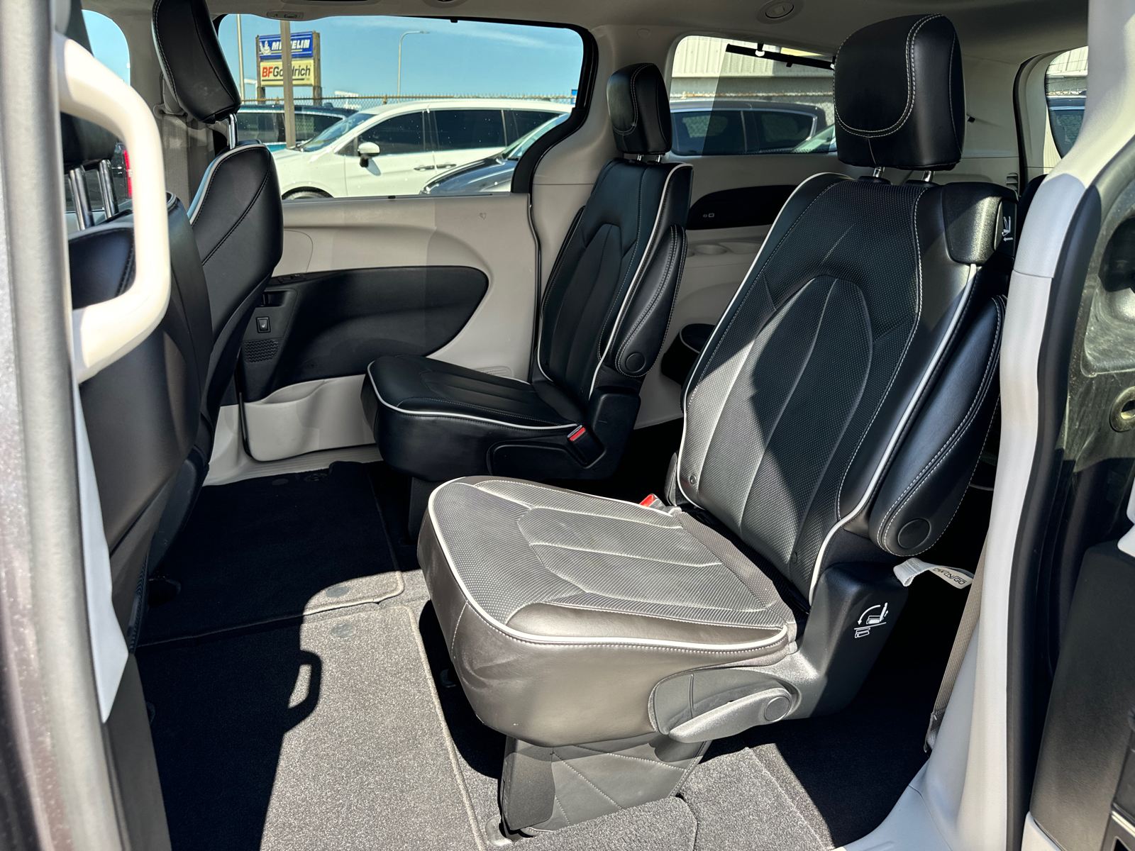 2023 CHRYSLER PACIFICA Limited 6