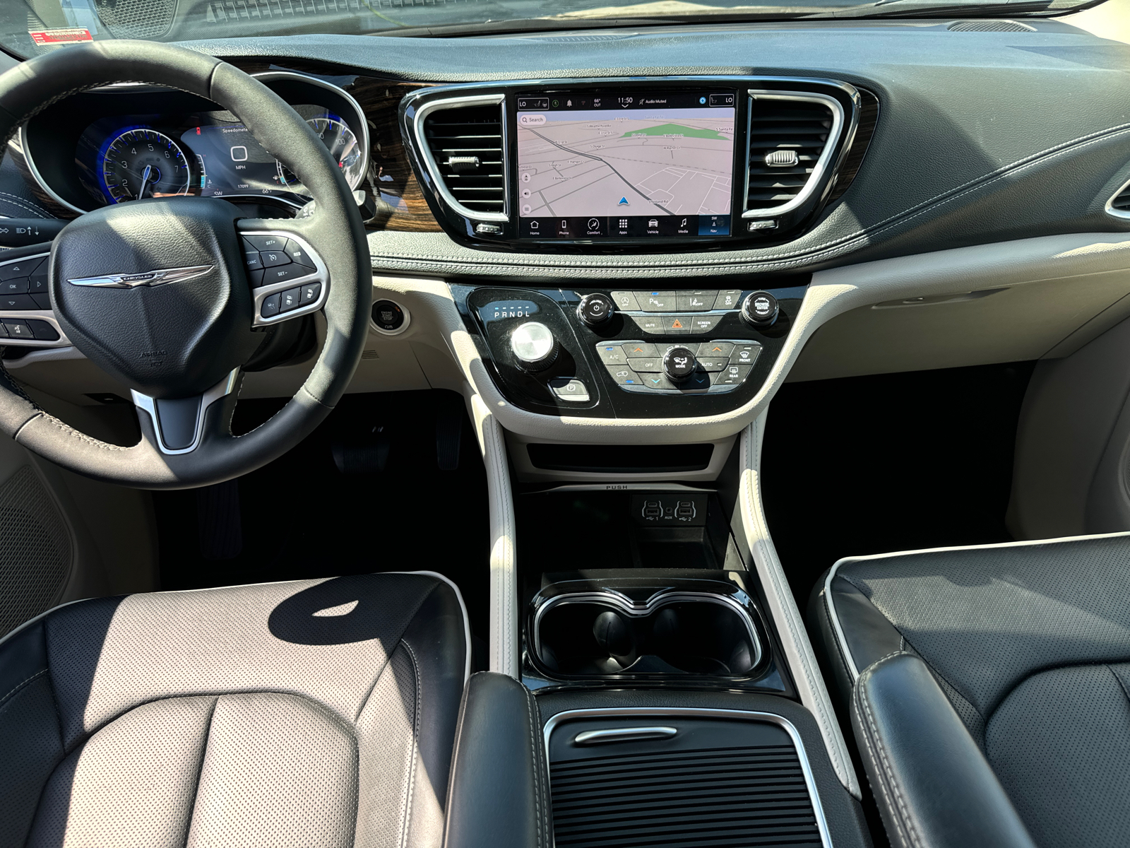 2023 CHRYSLER PACIFICA Limited 7