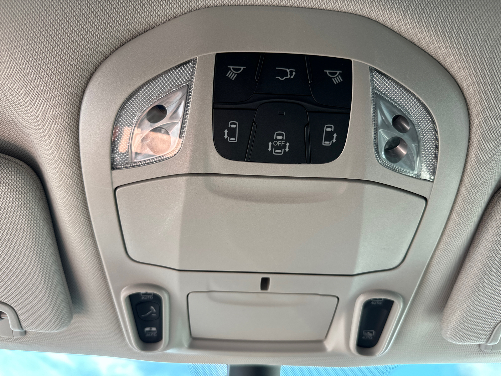 2023 CHRYSLER PACIFICA Limited 10