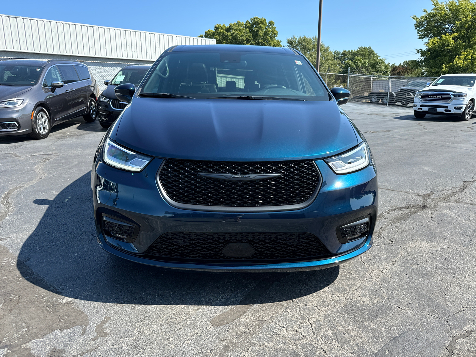 2022 CHRYSLER PACIFICA Hybrid Limited 2