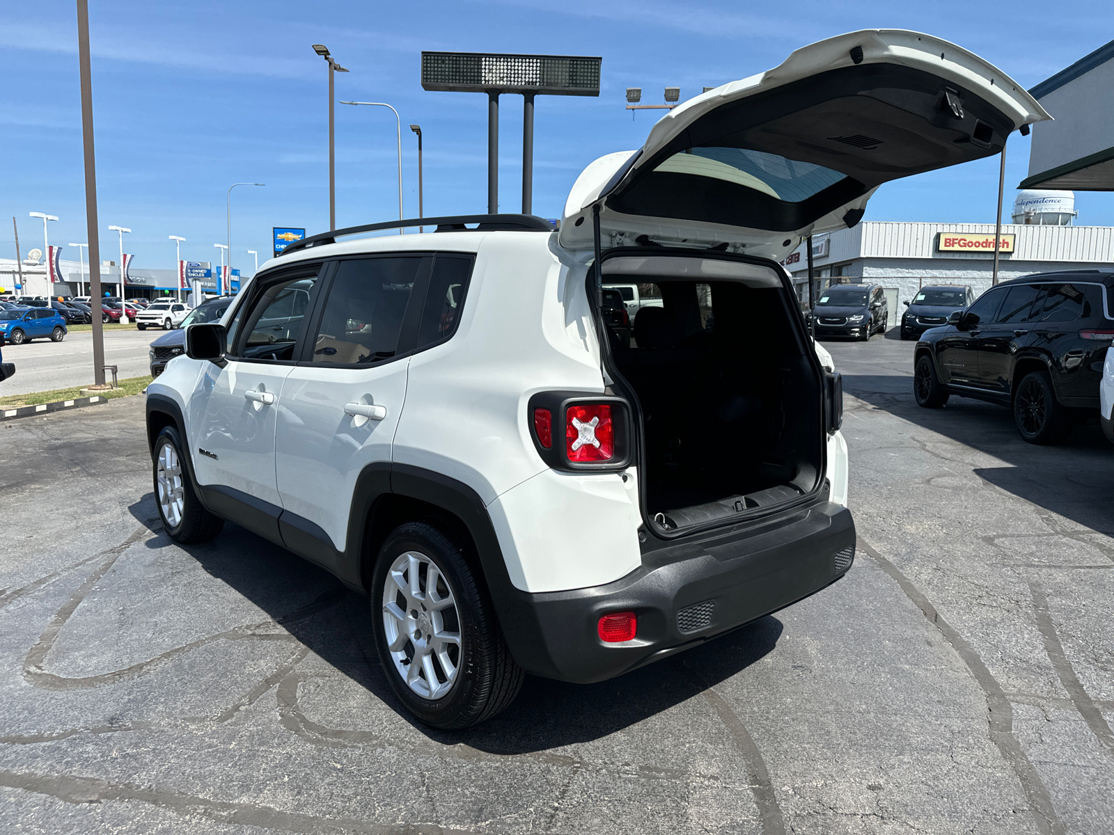 2020 JEEP RENEGADE Latitude 15