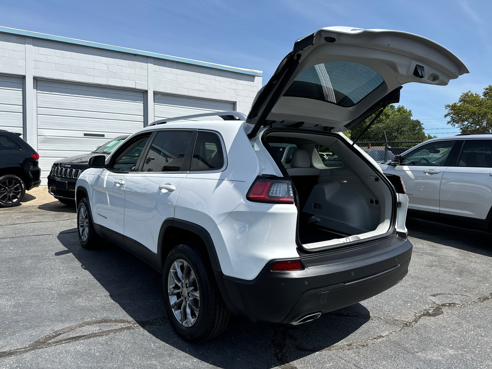 2021 JEEP CHEROKEE Latitude Lux 17