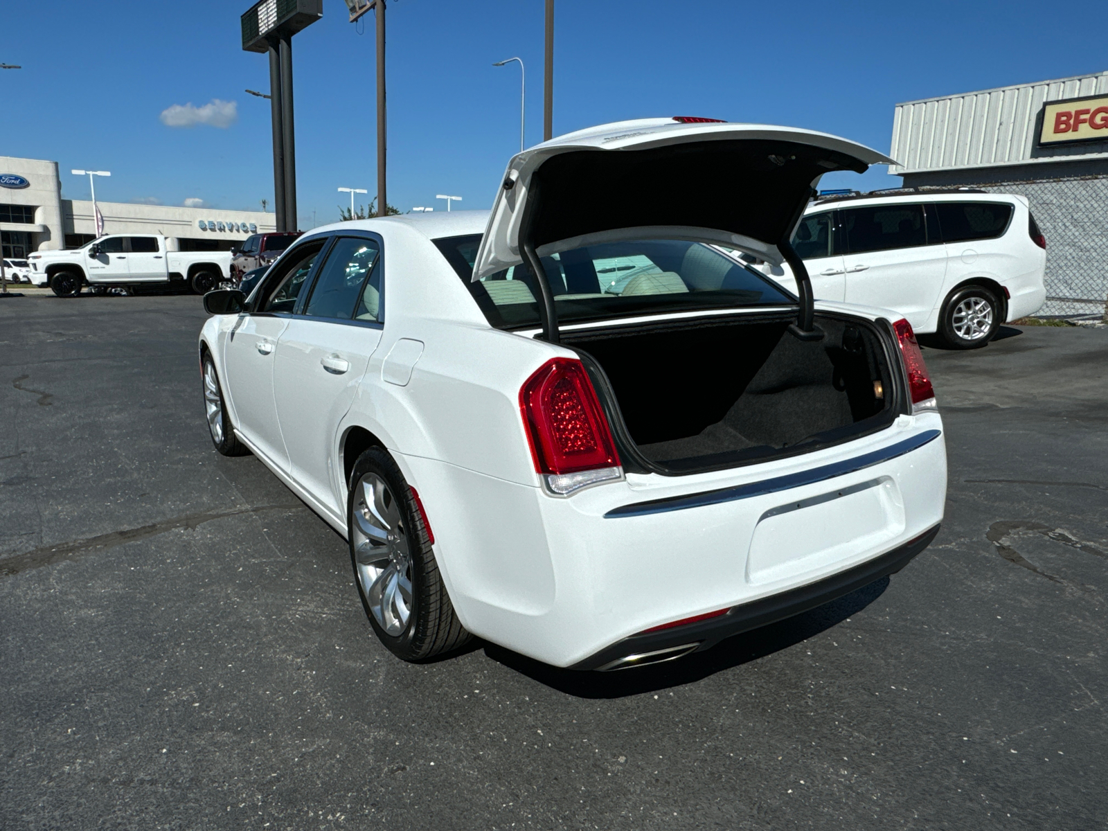 2019 CHRYSLER 300 Touring L 16