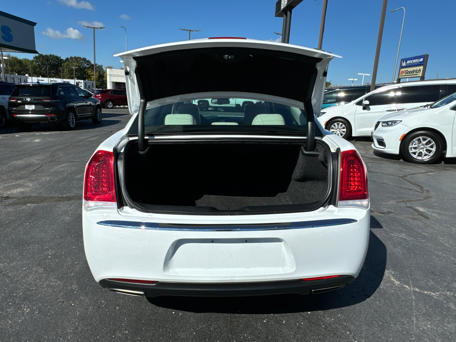 2019 CHRYSLER 300 Touring L 17