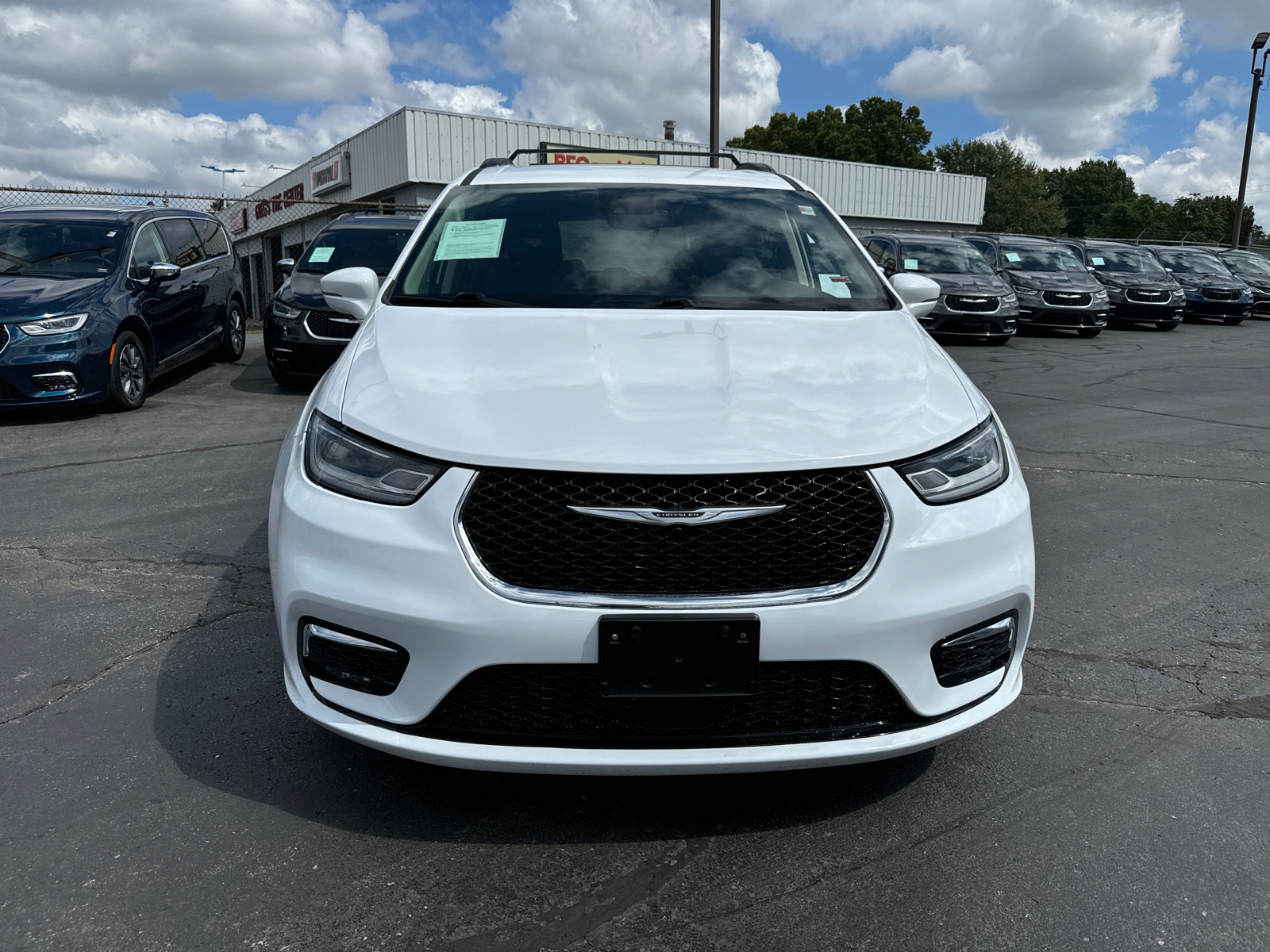 2022 CHRYSLER PACIFICA Touring L 2