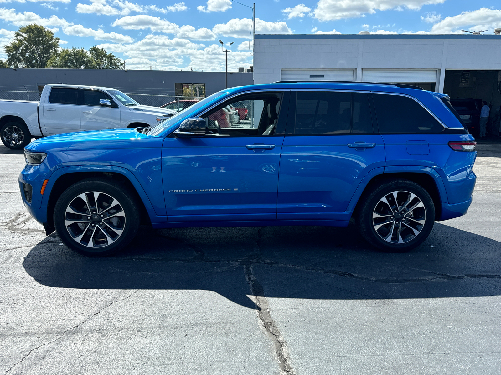 2023 JEEP GRAND CHEROKEE Overland 3