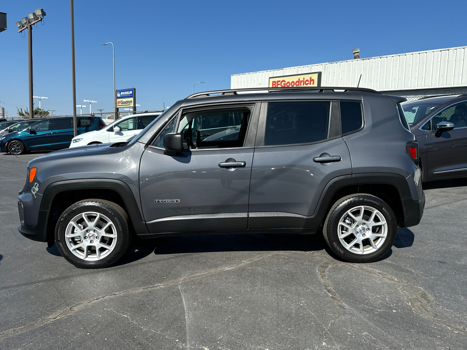 2022 JEEP RENEGADE Latitude 3