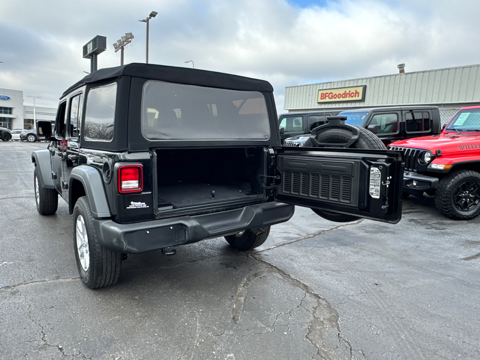 2018 JEEP WRANGLER UNLIMITED Sport S 17