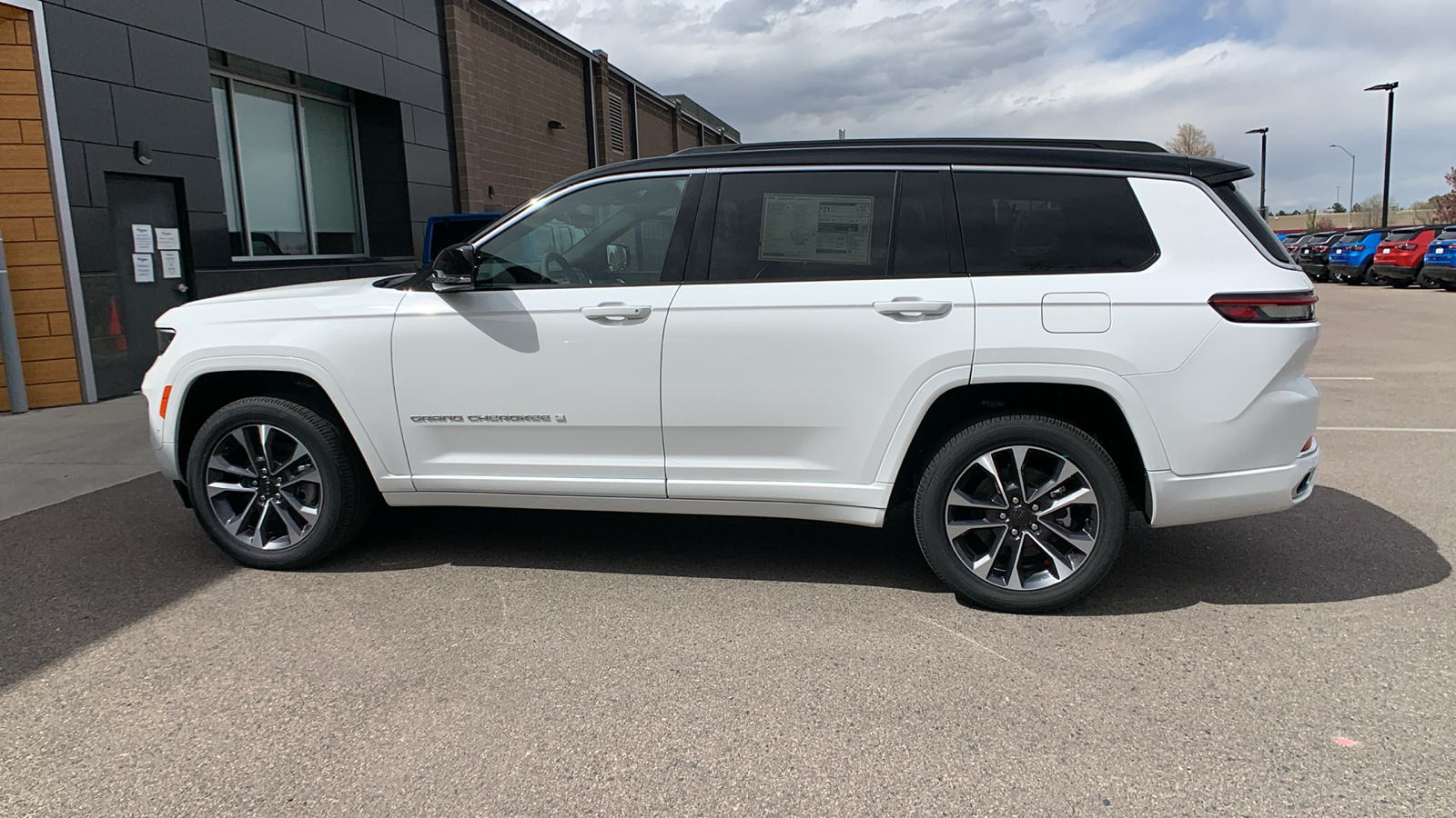 2024 Jeep Grand Cherokee L Overland 9