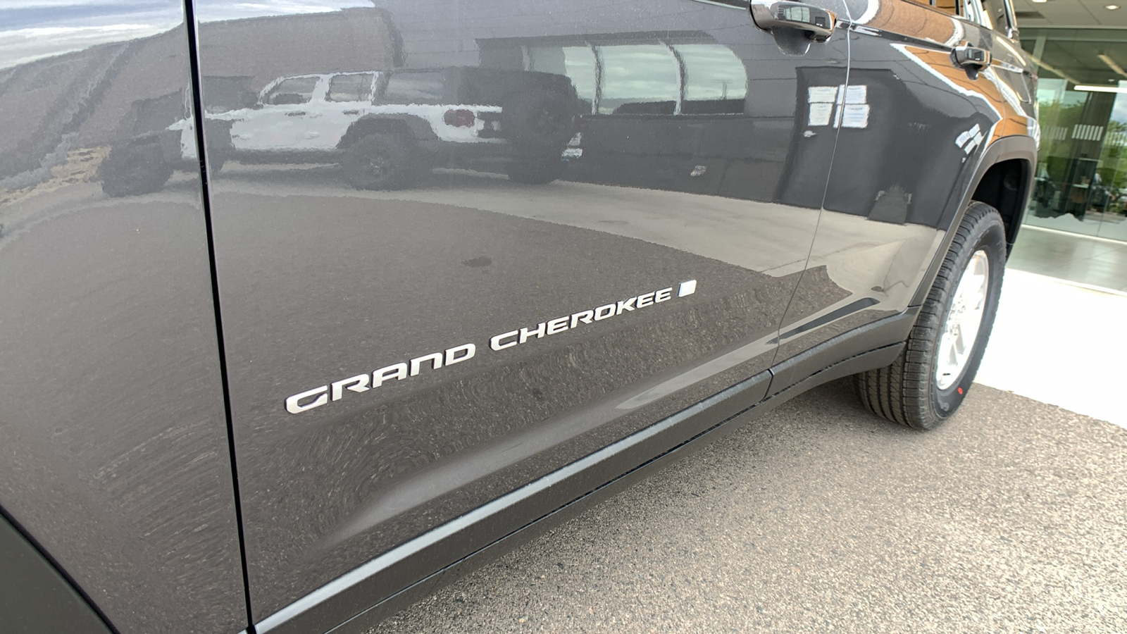 2024 Jeep Grand Cherokee Laredo 15