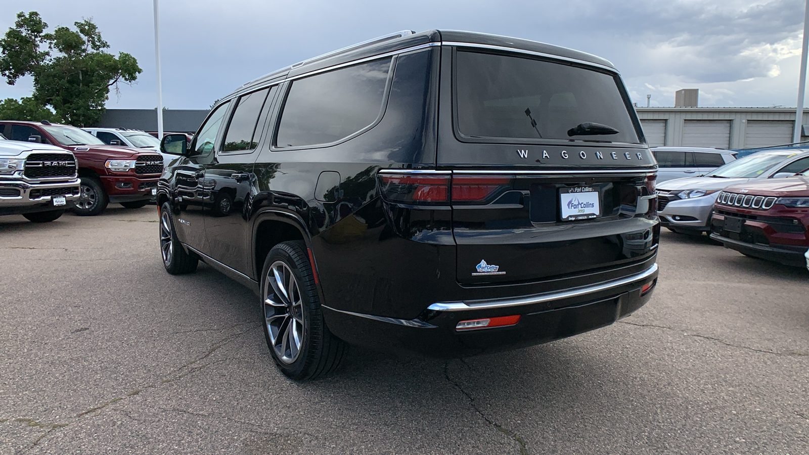 2023 Jeep Wagoneer L Series III 10