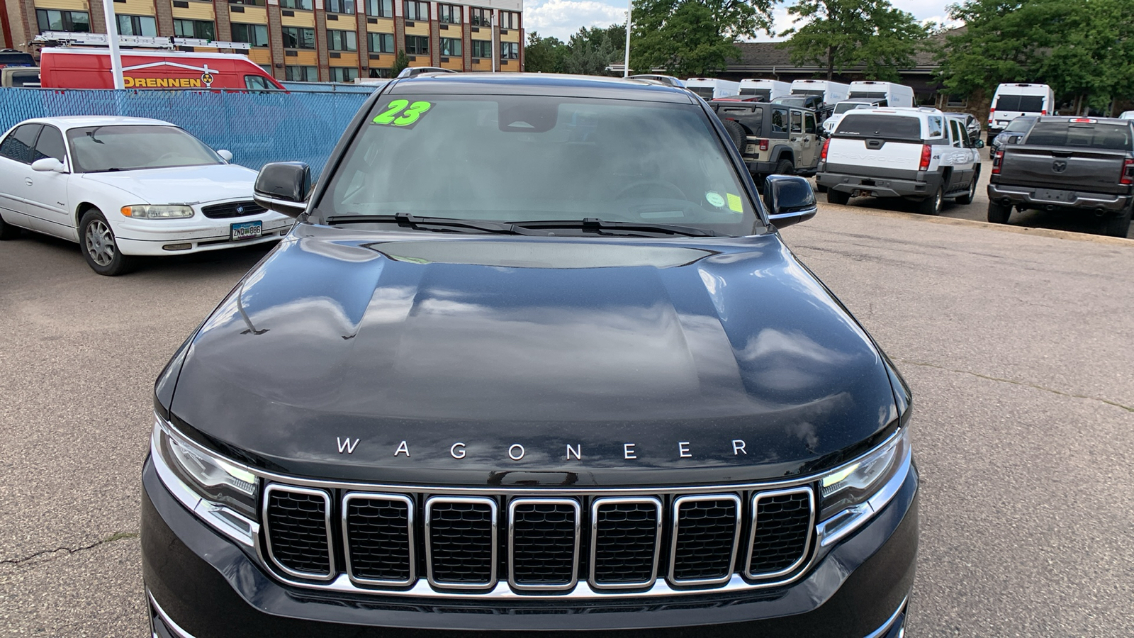 2023 Jeep Wagoneer L Series III 14