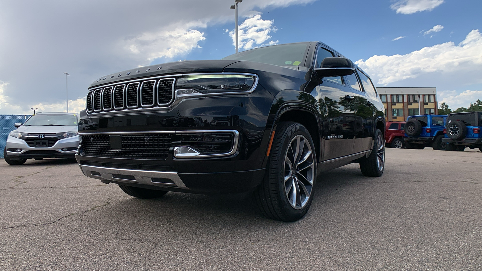 2023 Jeep Wagoneer L Series III 15