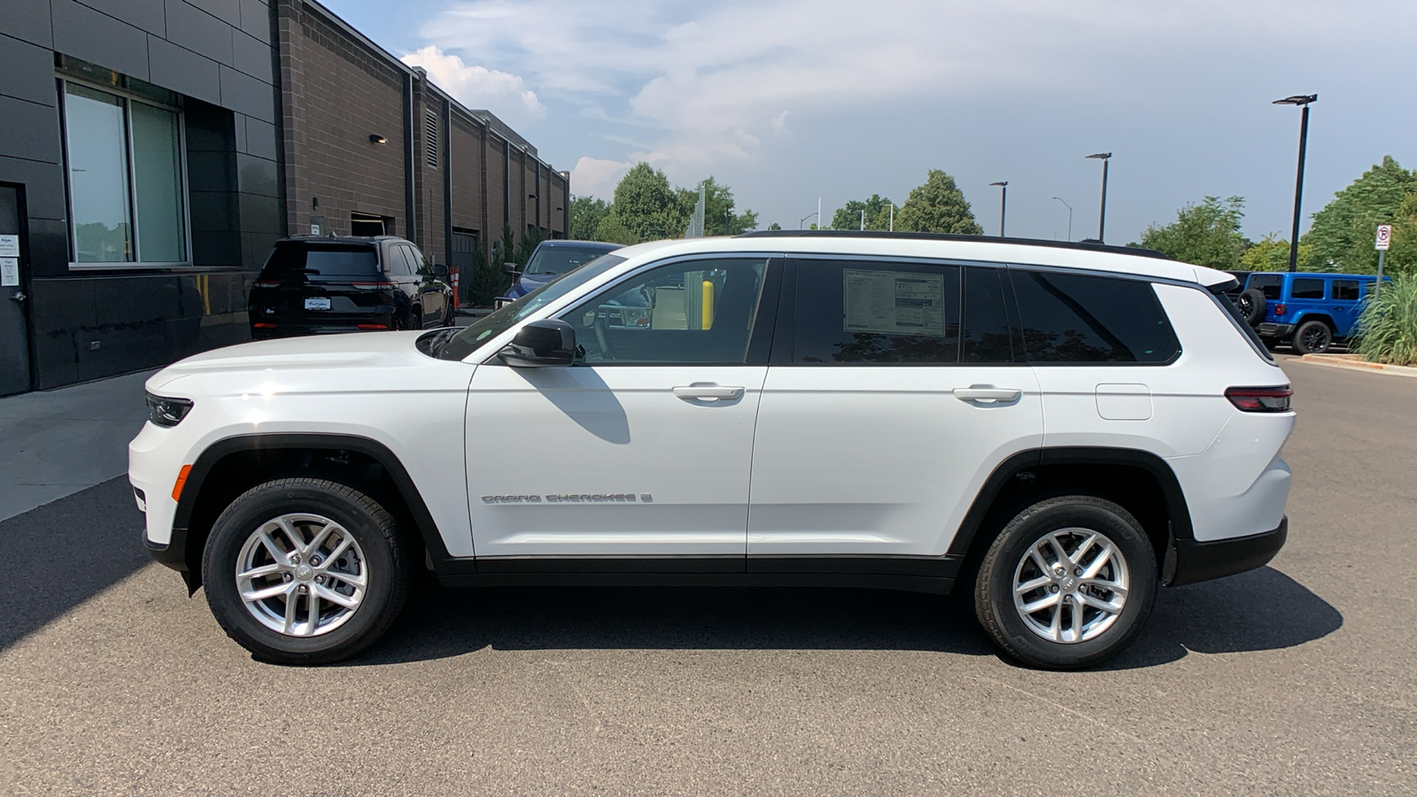 2024 Jeep Grand Cherokee L Laredo X 2