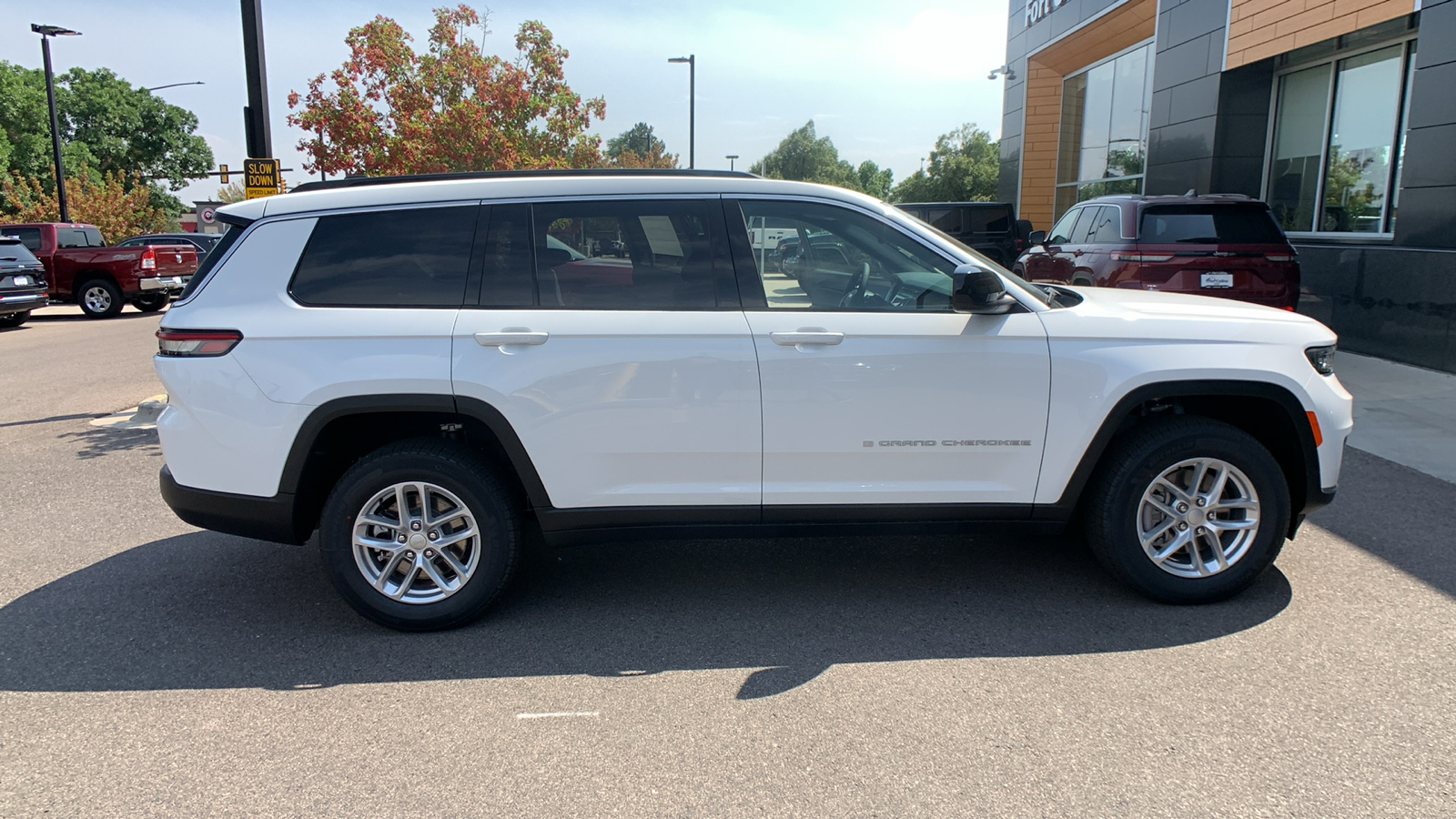 2024 Jeep Grand Cherokee L Laredo X 8