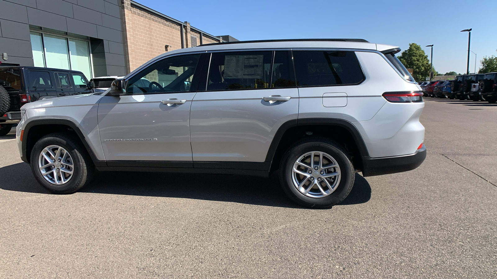 2024 Jeep Grand Cherokee L Laredo X 9