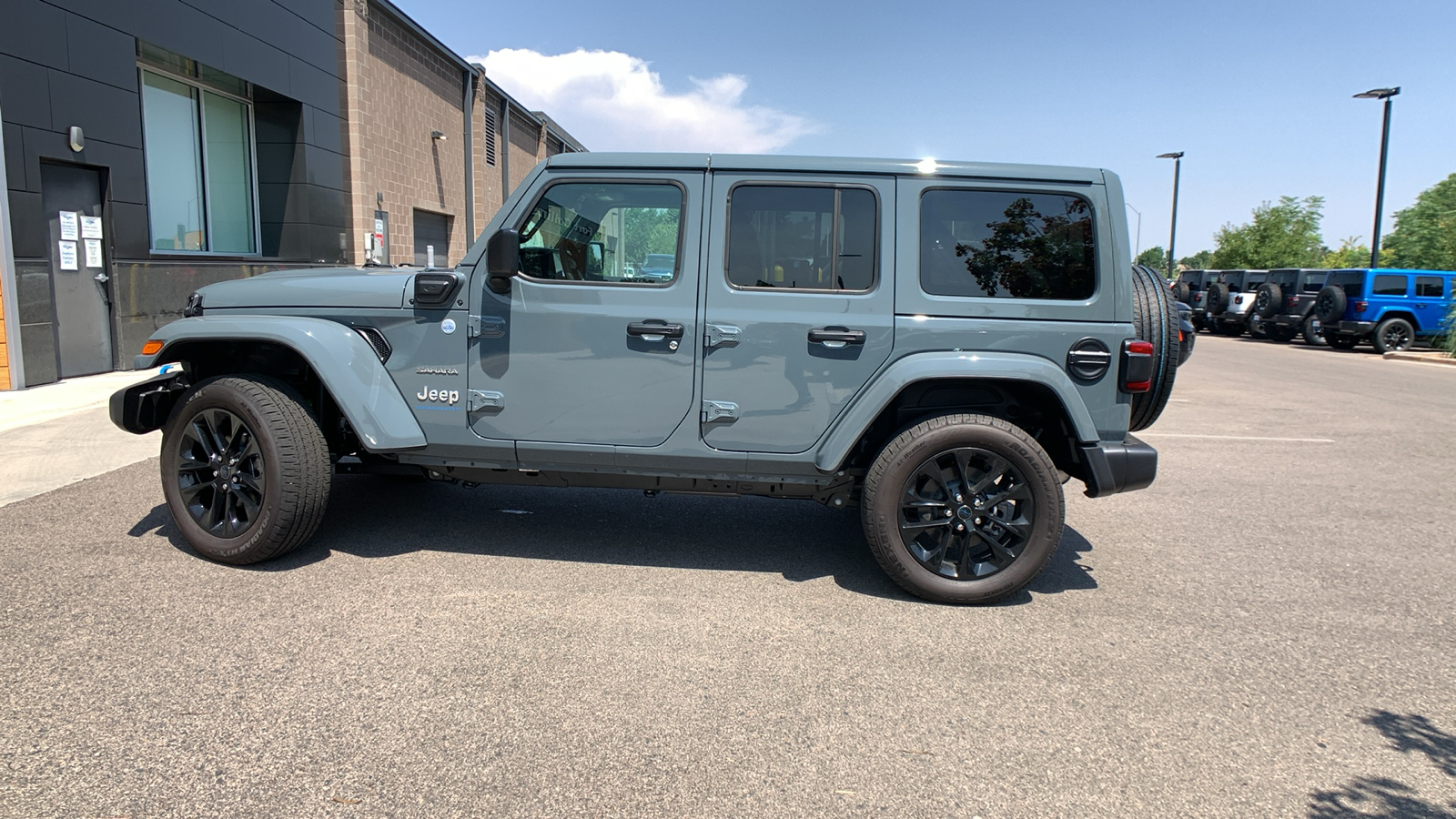 2024 Jeep Wrangler 4xe Sahara 10