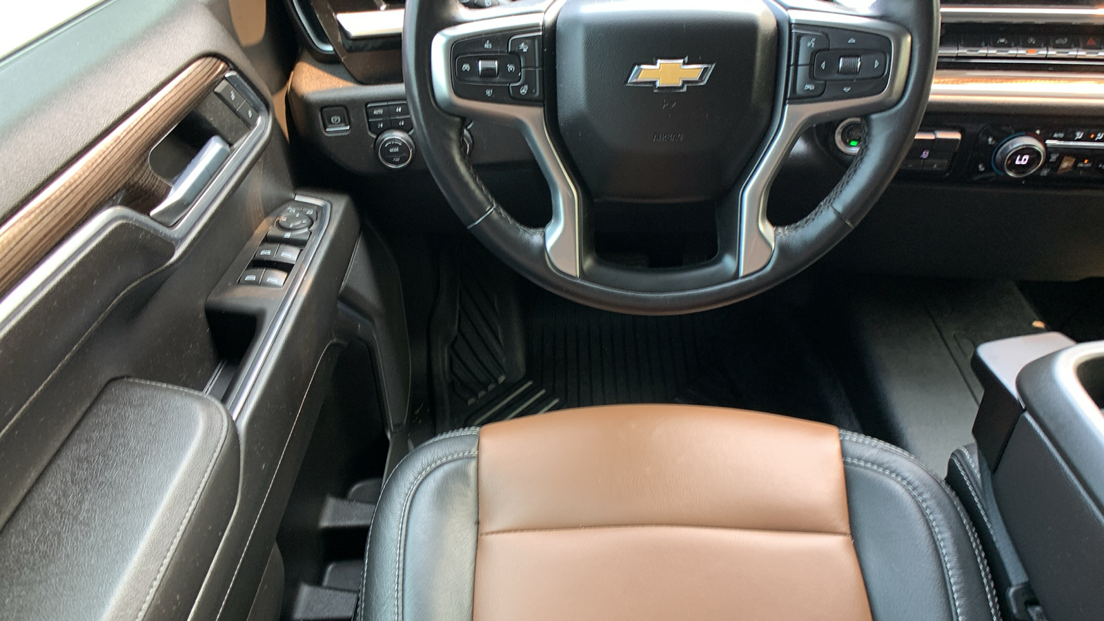 2022 Chevrolet Silverado 1500 LT 24