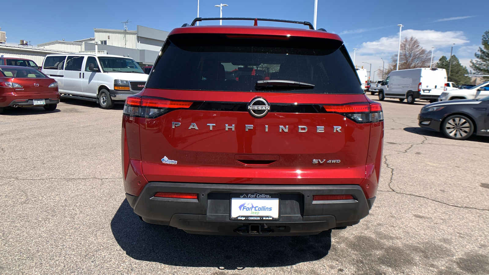 2023 Nissan Pathfinder SV 8