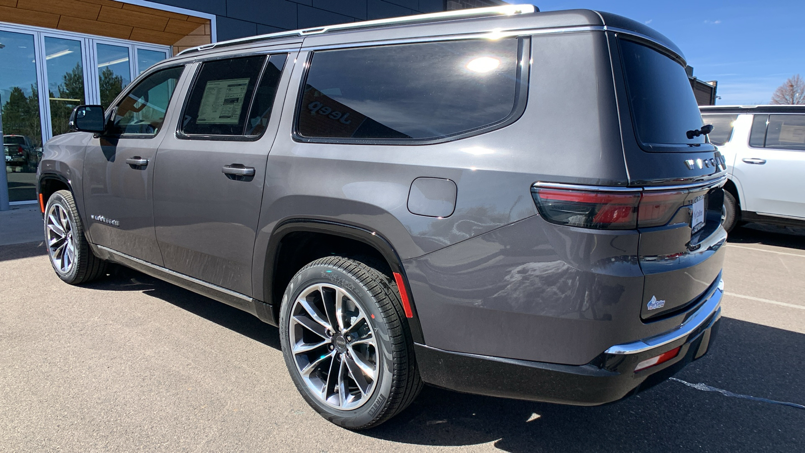 2024 Jeep Wagoneer L Series III 9