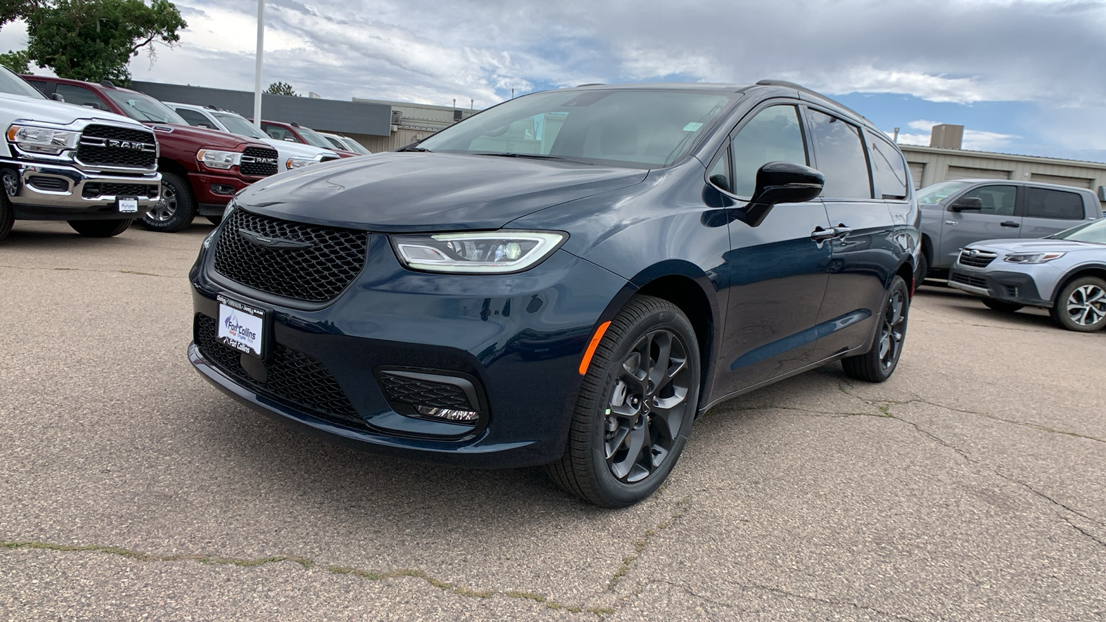 2024 Chrysler Pacifica Touring L 2