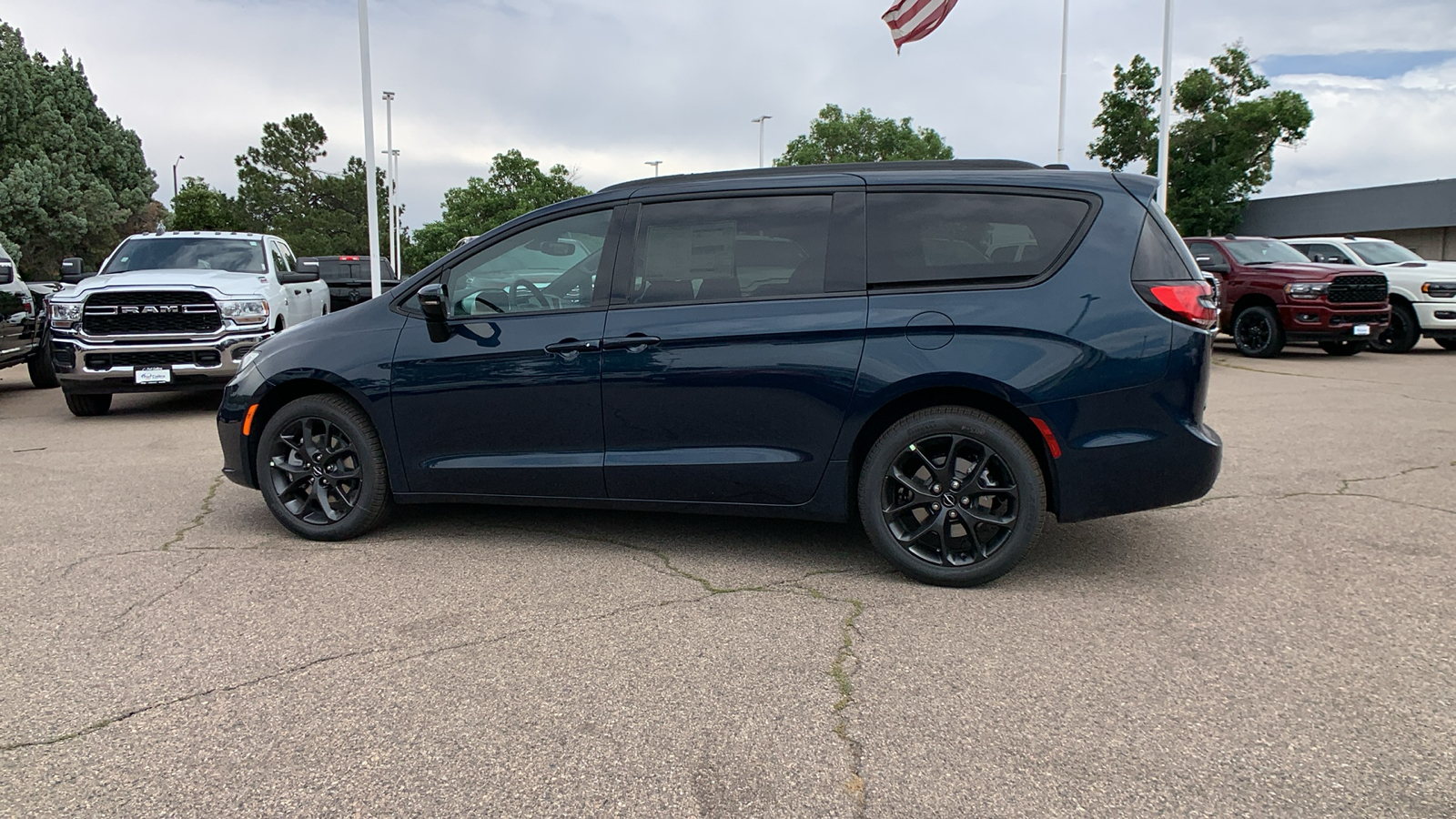 2024 Chrysler Pacifica Touring L 9