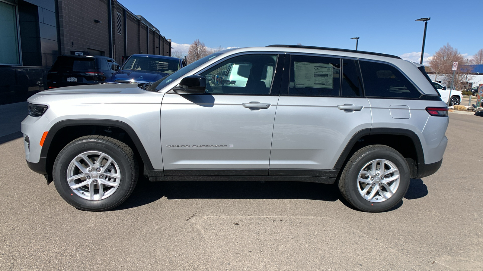 2024 Jeep Grand Cherokee Laredo X 9