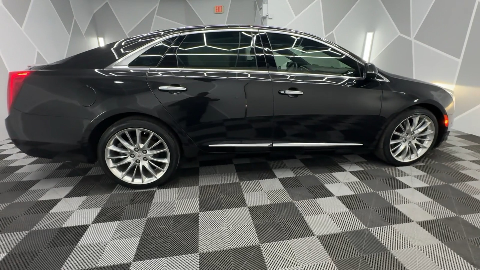 2015 Cadillac XTS Platinum Collection Sedan 4D 16