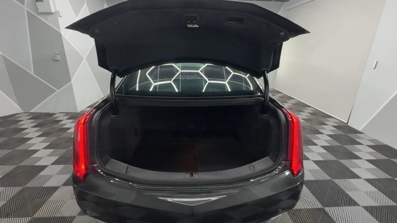 2015 Cadillac XTS Platinum Collection Sedan 4D 31