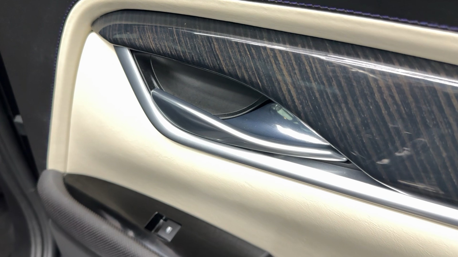 2015 Cadillac XTS Platinum Collection Sedan 4D 37
