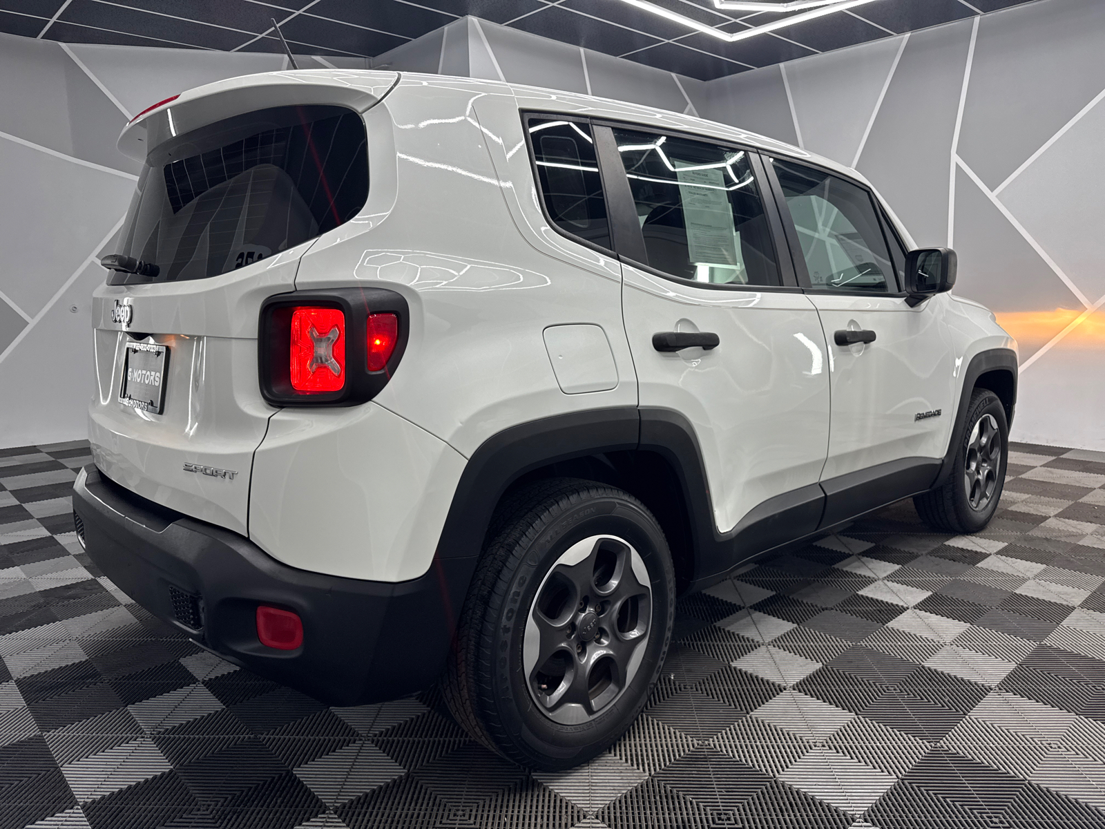 2015 Jeep Renegade Sport SUV 4D 10