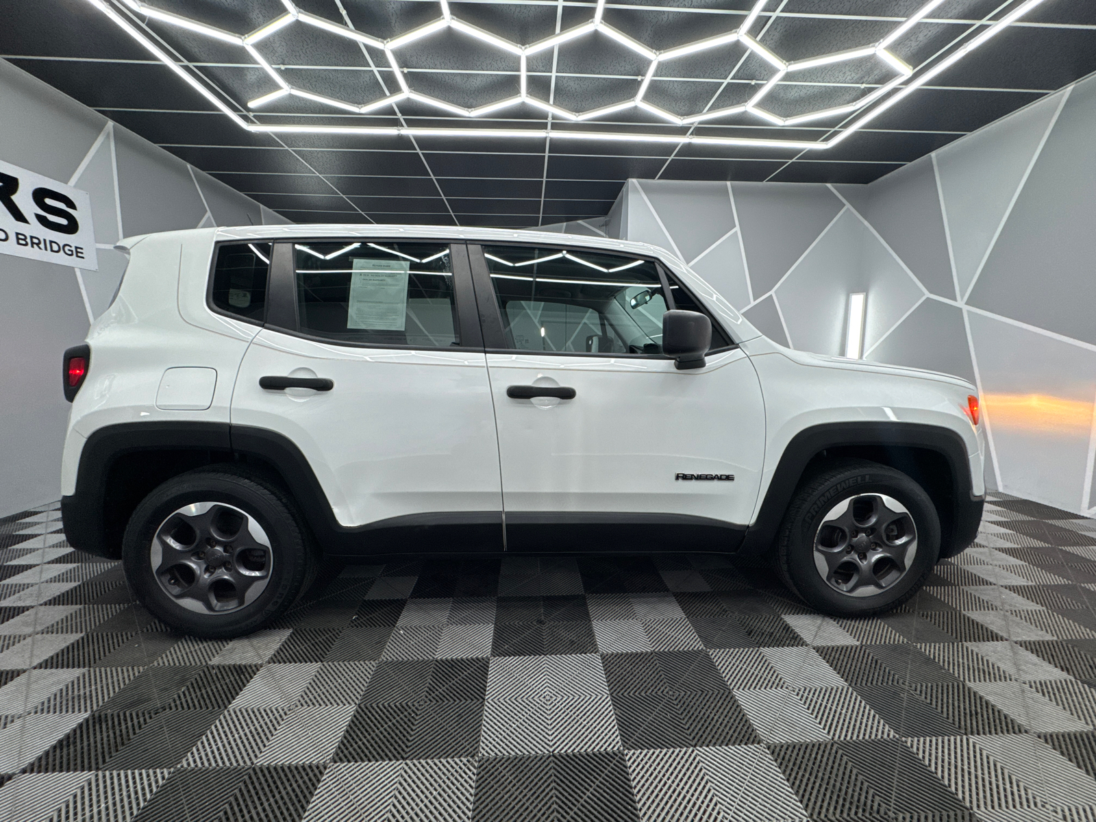 2015 Jeep Renegade Sport SUV 4D 11