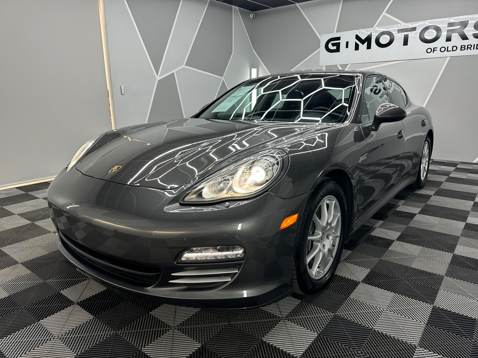 2013 Porsche Panamera 4 Sedan 4D 1