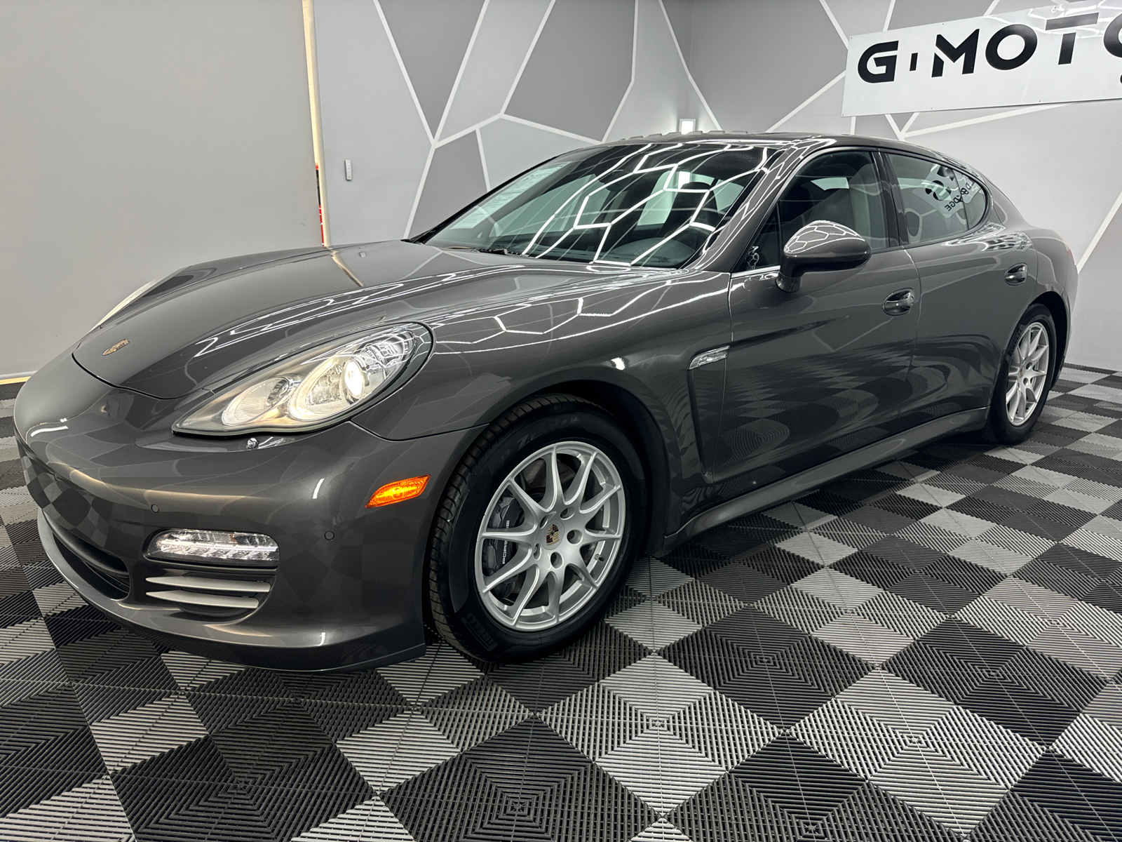 2013 Porsche Panamera 4 Sedan 4D 2