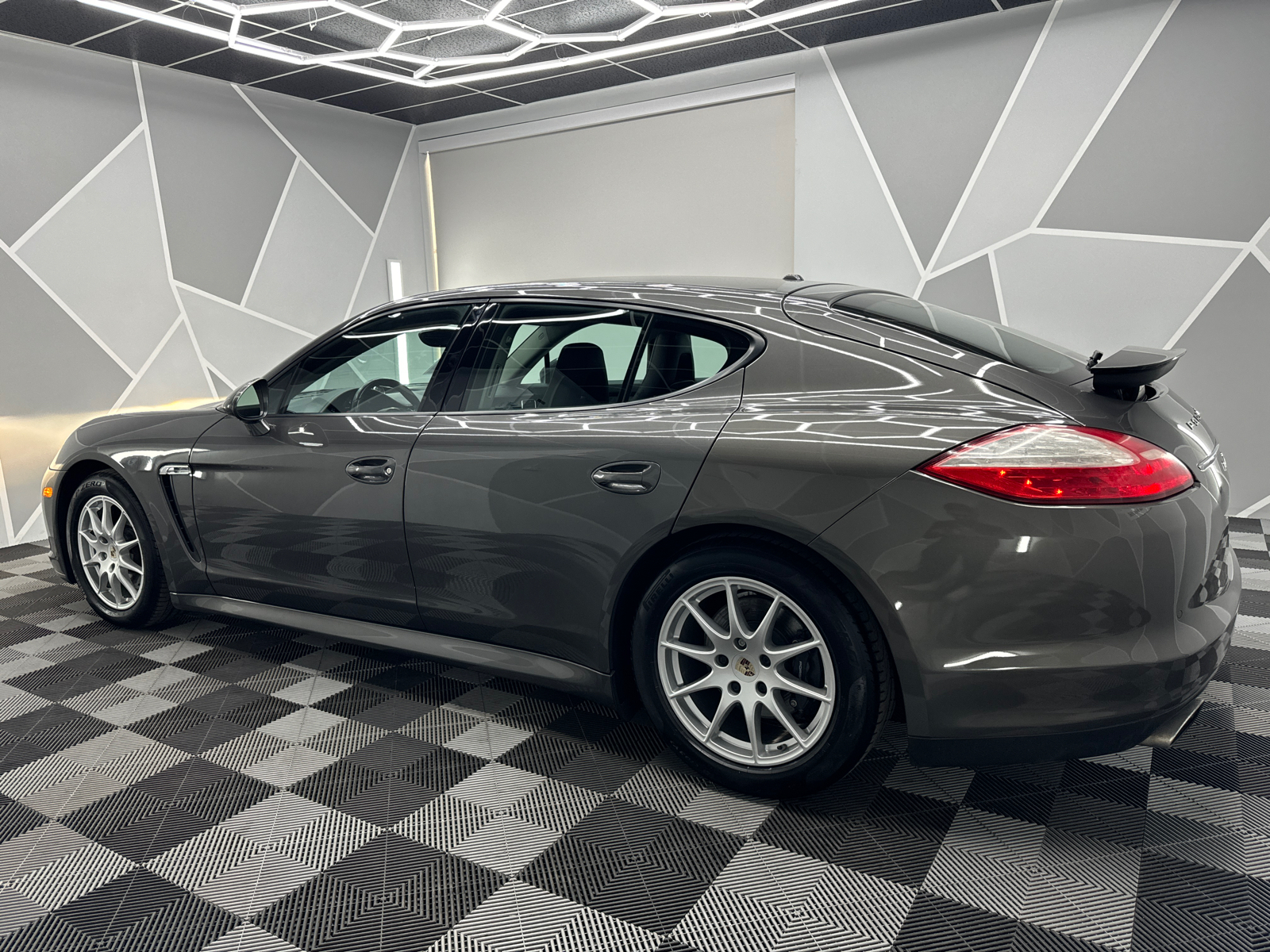 2013 Porsche Panamera 4 Sedan 4D 4